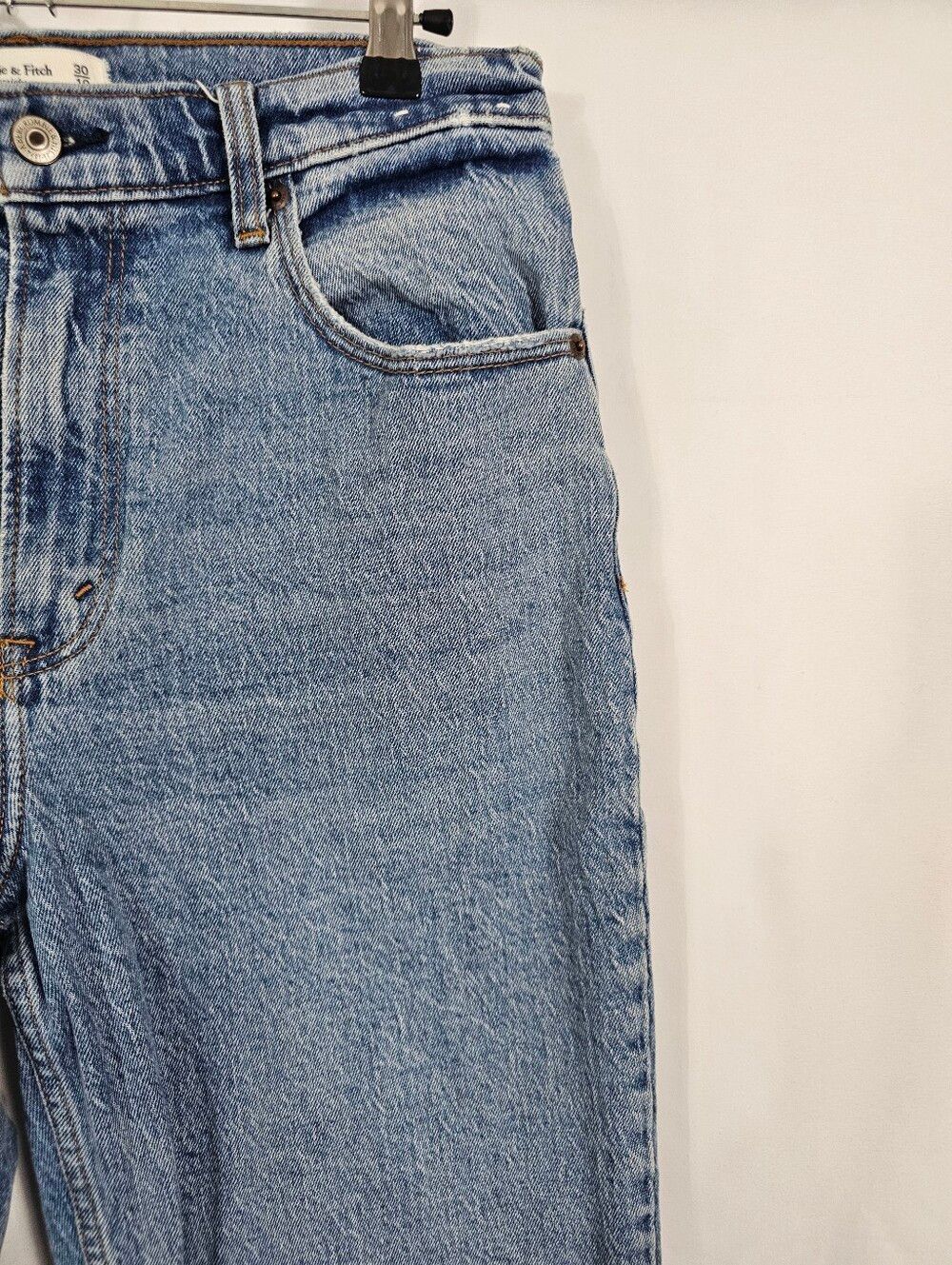Abercrombie and Fitch The 90's Straight Ultra High Rise Jeans in Medium Wash - Picture 4 of 8